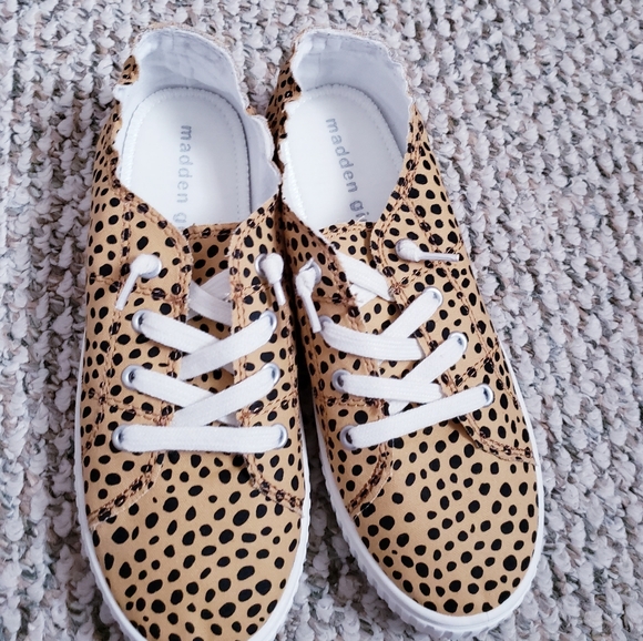 Madden Girl Sneaker - Picture 6 of 6